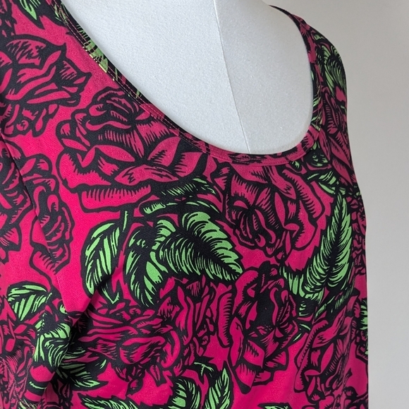 🌺 LulaRoe Bold Floral Print Tee – A Pop of Color & Style! 🌺 - Picture 4 of 5